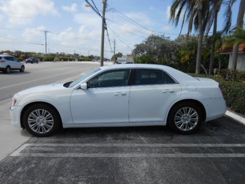 Used 2014 Chrysler 300 AWD image 2