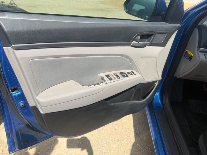 Used 2017 Hyundai Elantra SE FWD image 5