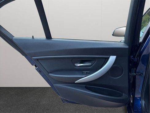 Used 2017 BMW 320i xDrive Sedan image 36