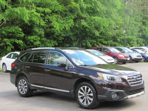 Used 2017 Subaru Outback 3.6R Touring AWD/4WD image 9