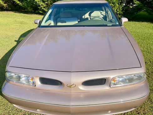 Used 1999 Oldsmobile 88 50th Anniversary image 1