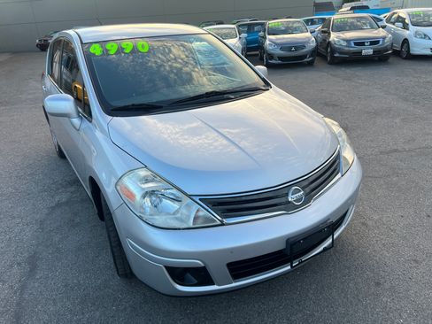 Used 2011 Nissan Versa Hatchback FWD image 5