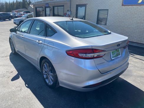 Used 2017 Ford Fusion SE image 8