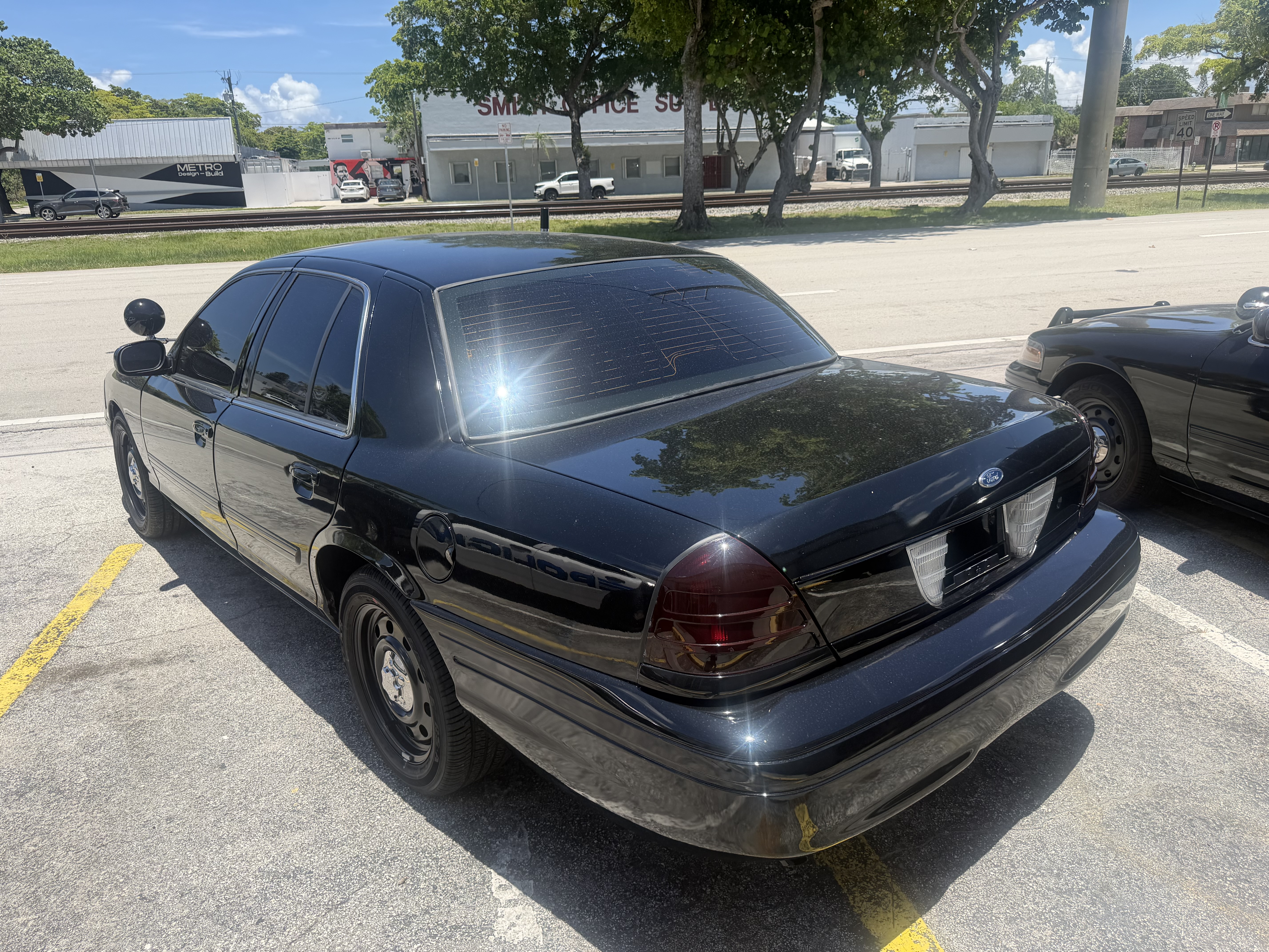 Used 2011 Ford Crown Victoria Police Interceptor RWD image 5
