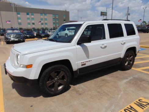 Used 2017 Jeep Patriot 75th Anniversary image 4