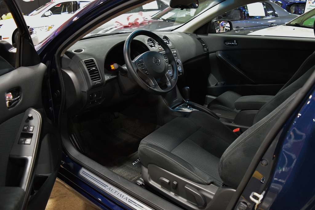 Used 2011 Nissan Altima 2.5 S Coupe FWD image 17