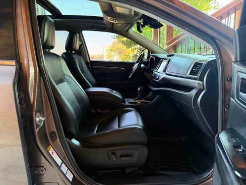 Used 2018 Toyota Highlander Limited Platinum image 22