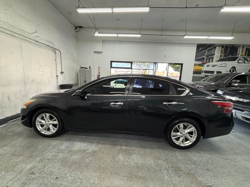 Used 2013 Nissan Altima 2.5 SV image 3