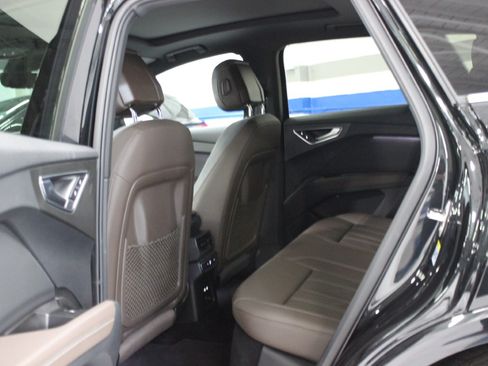 Used 2025 Audi Q4 e-tron Premium image 34