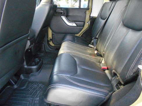 Used 2013 Jeep Wrangler 4WD Unlimited Sahara image 8
