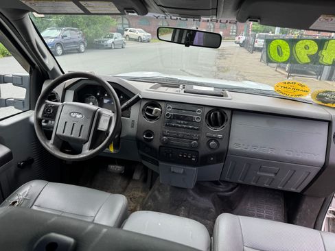 Used 2011 Ford F250 image 2