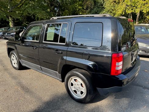 Used 2016 Jeep Patriot Sport image 2