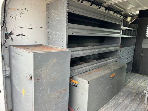 Used 2011 Chevrolet Express 2500 image 16