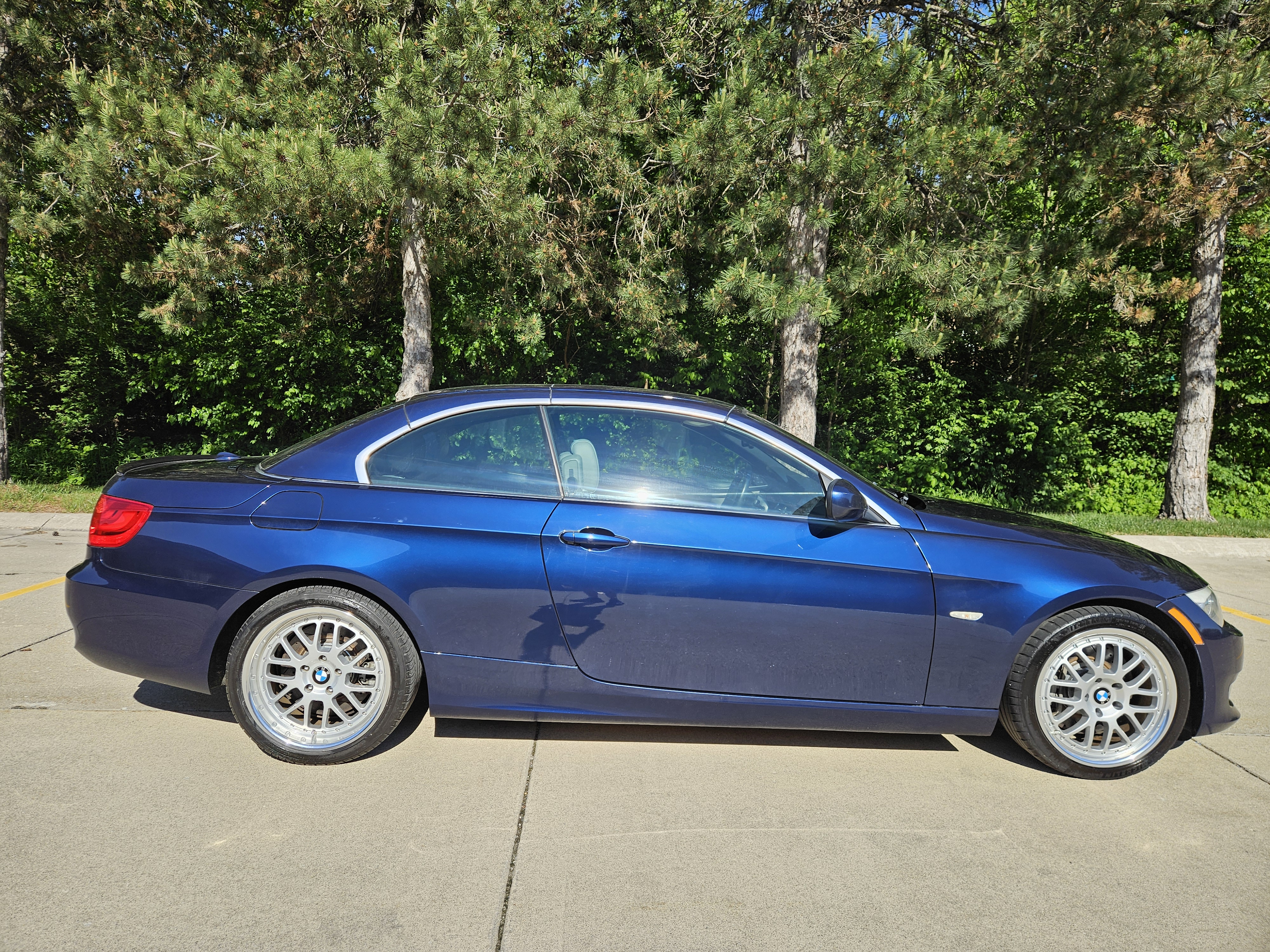 Used 2012 BMW 335i Convertible RWD image 12