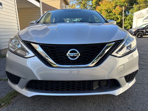 Used 2019 Nissan Sentra SV image 2