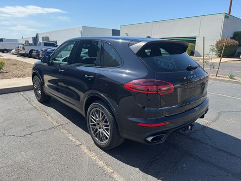 Used 2017 Porsche Cayenne AWD/4WD image 18