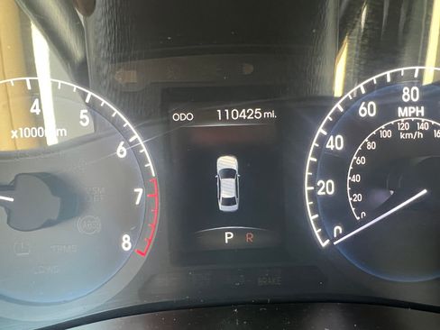 Used 2012 Hyundai Genesis 4.6 image 9