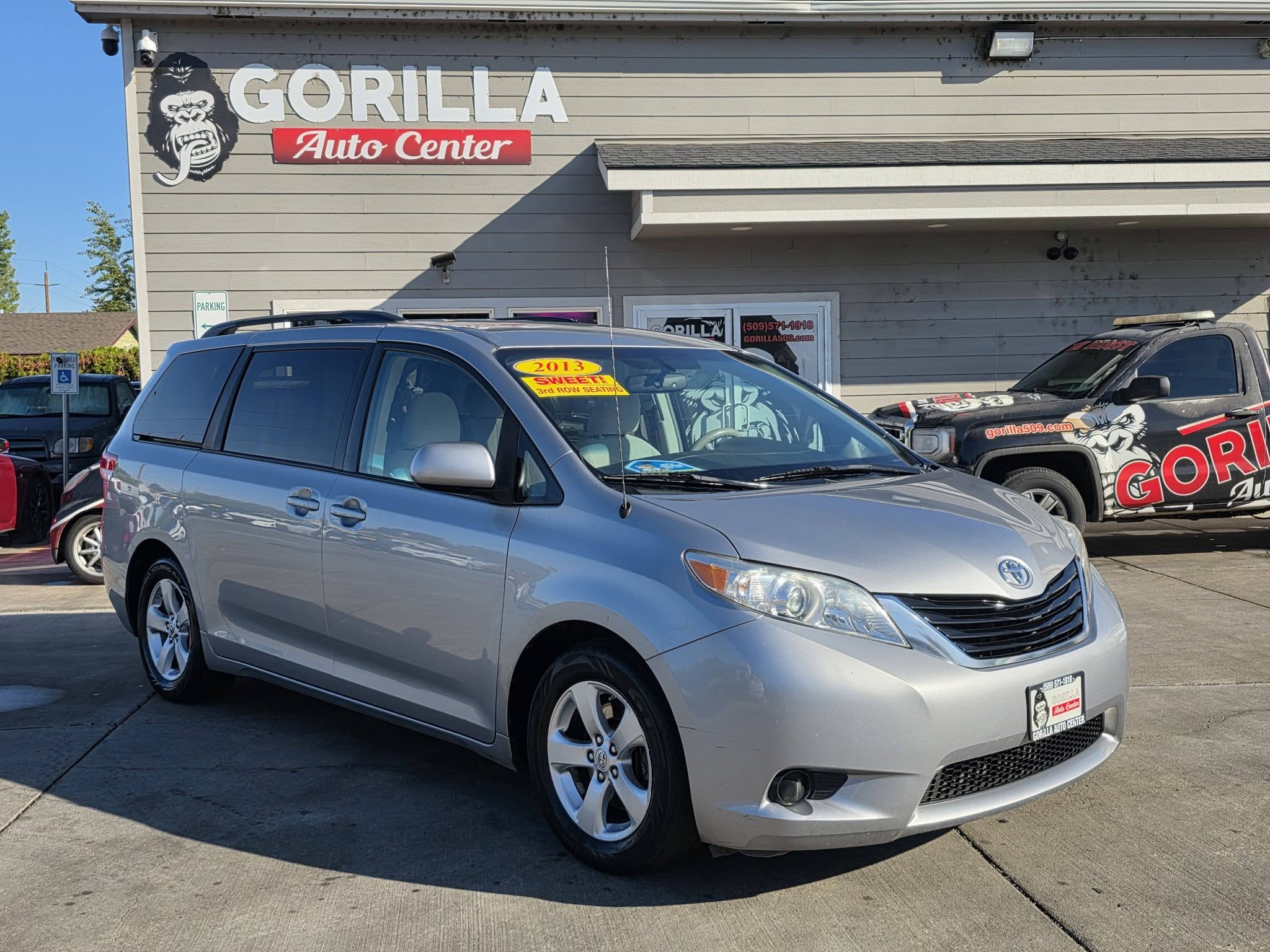 Used 2013 Toyota Sienna LE 8-Passenger FWD image 1