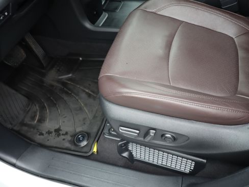 Used 2024 Toyota Sienna Platinum image 22