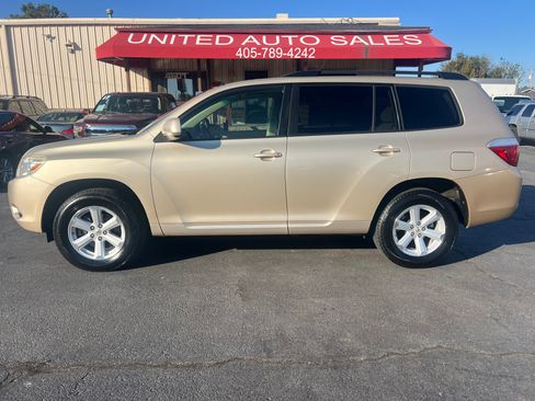 Used 2010 Toyota Highlander image 1