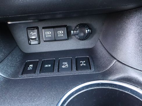 Used 2019 Toyota Highlander AWD XLE V6 image 29