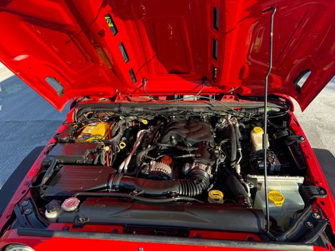 Used 2017 Jeep Wrangler Unlimited Sahara image 9