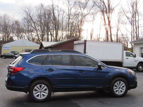 Used 2016 Subaru Outback 2.5i Premium image 11