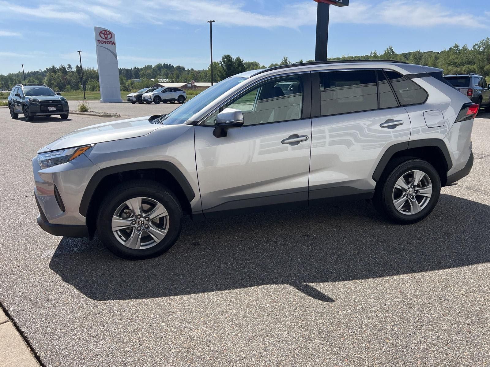 Used 2024 Toyota RAV4 XLE AWD/4WD image 9