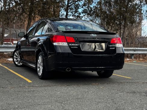 Used 2010 Subaru Legacy 2.5i Limited image 3