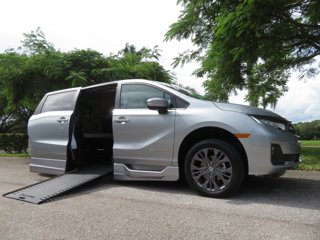 Used 2026 Honda Odyssey Touring image 1