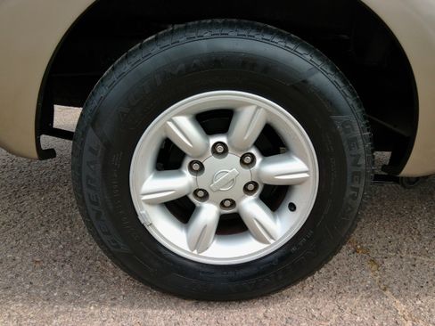 Used 2004 Nissan Frontier XE image 18