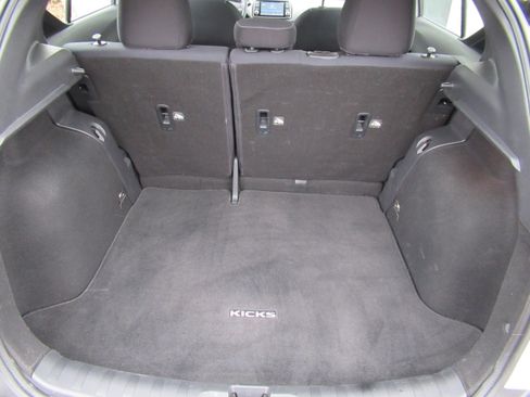 Used 2018 Nissan Kicks S image 21