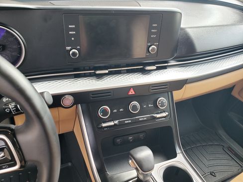 Used 2023 Kia Carnival LX image 32