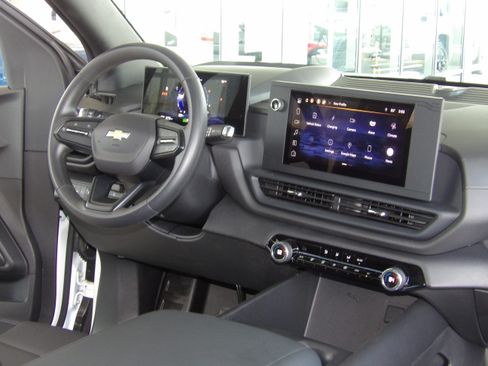 Used 2024 Chevrolet Silverado EV W/T image 25