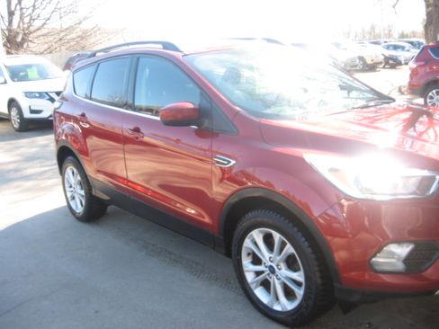 Used 2018 Ford Escape SE image 3