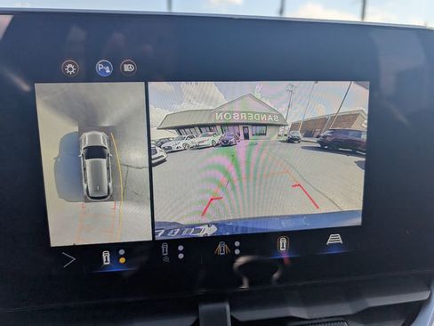 Used 2025 Chevrolet Equinox LT AWD/4WD image 11