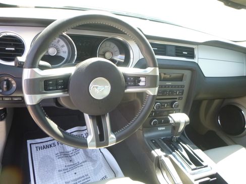Used 2010 Ford Mustang Premium image 15