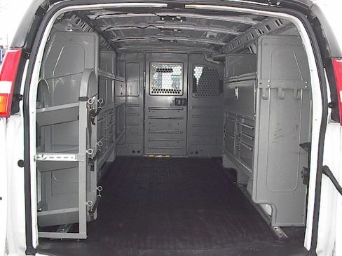 Used 2018 Chevrolet Express 2500 image 18