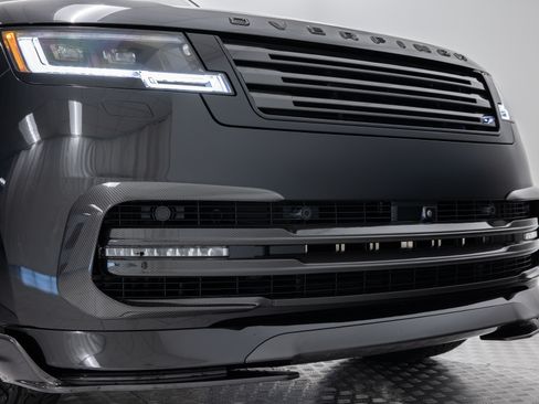 Used 2025 Land Rover Range Rover SE image 12