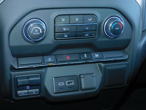 Used 2025 Chevrolet Silverado 2500 Custom image 6