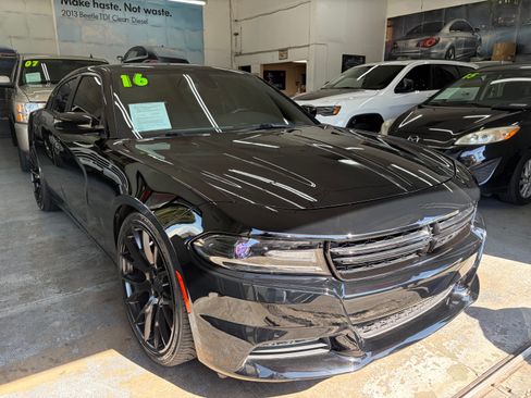 Used 2016 Dodge Charger SXT RWD image 10