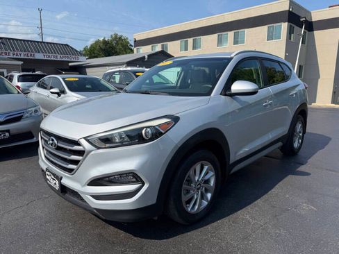Used 2017 Hyundai Tucson SE AWD/4WD image 1