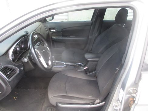 Used 2014 Chrysler 200 LX image 7