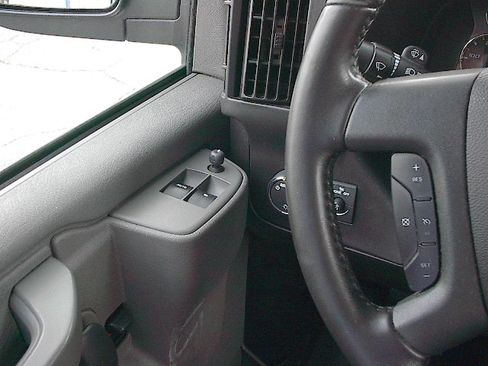 Used 2020 Chevrolet Express 3500 UNAVAIL RWD image 17