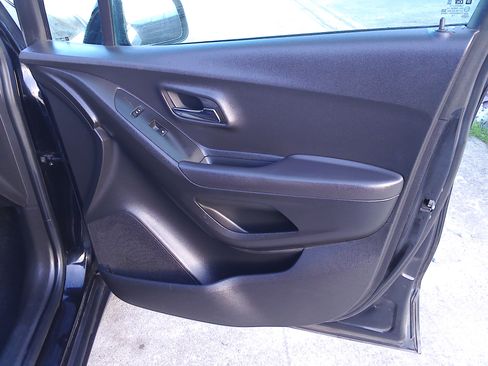 Used 2020 Chevrolet Trax LS image 11