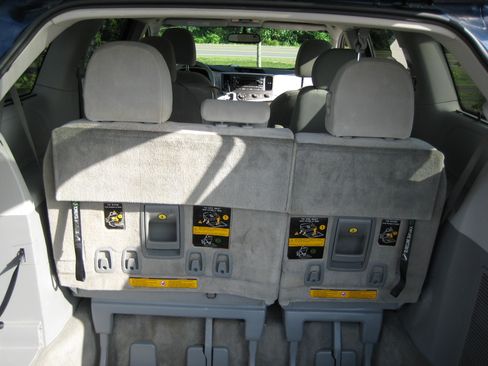 Used 2011 Toyota Sienna LE FWD image 17