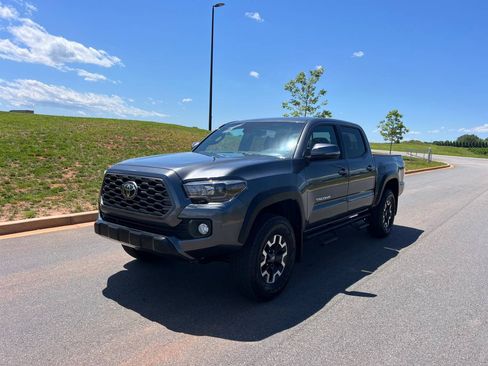 Used 2022 Toyota Tacoma TRD Off-Road image 4