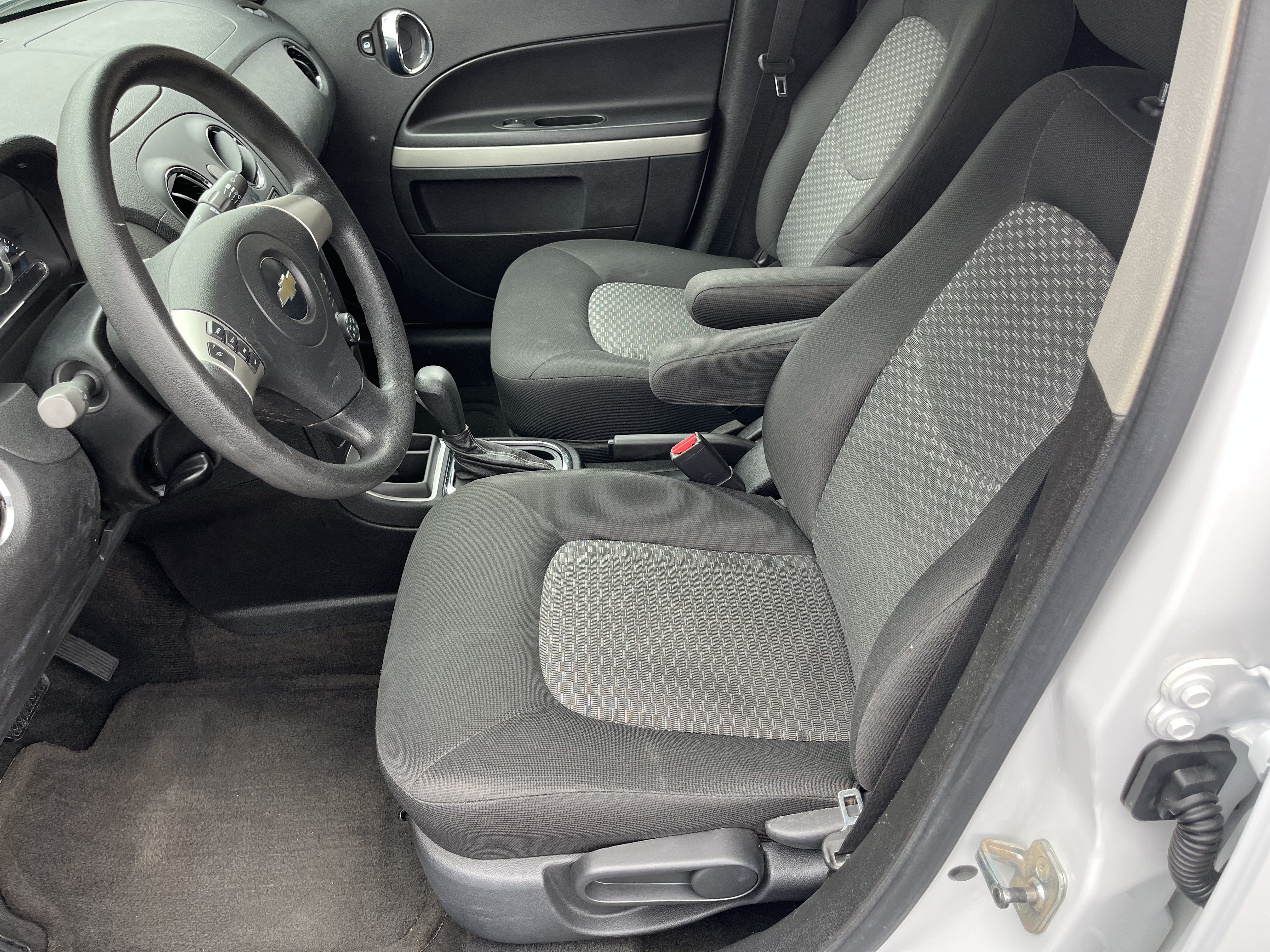 Used 2010 Chevrolet HHR LS FWD image 8