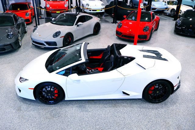 Used 2017 Lamborghini Huracan LP 580-2 RWD image 9