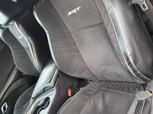 Used 2015 Dodge Challenger SRT image 9